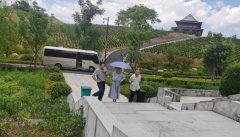 <b>不畏炎暑，参观领导促提升</b>