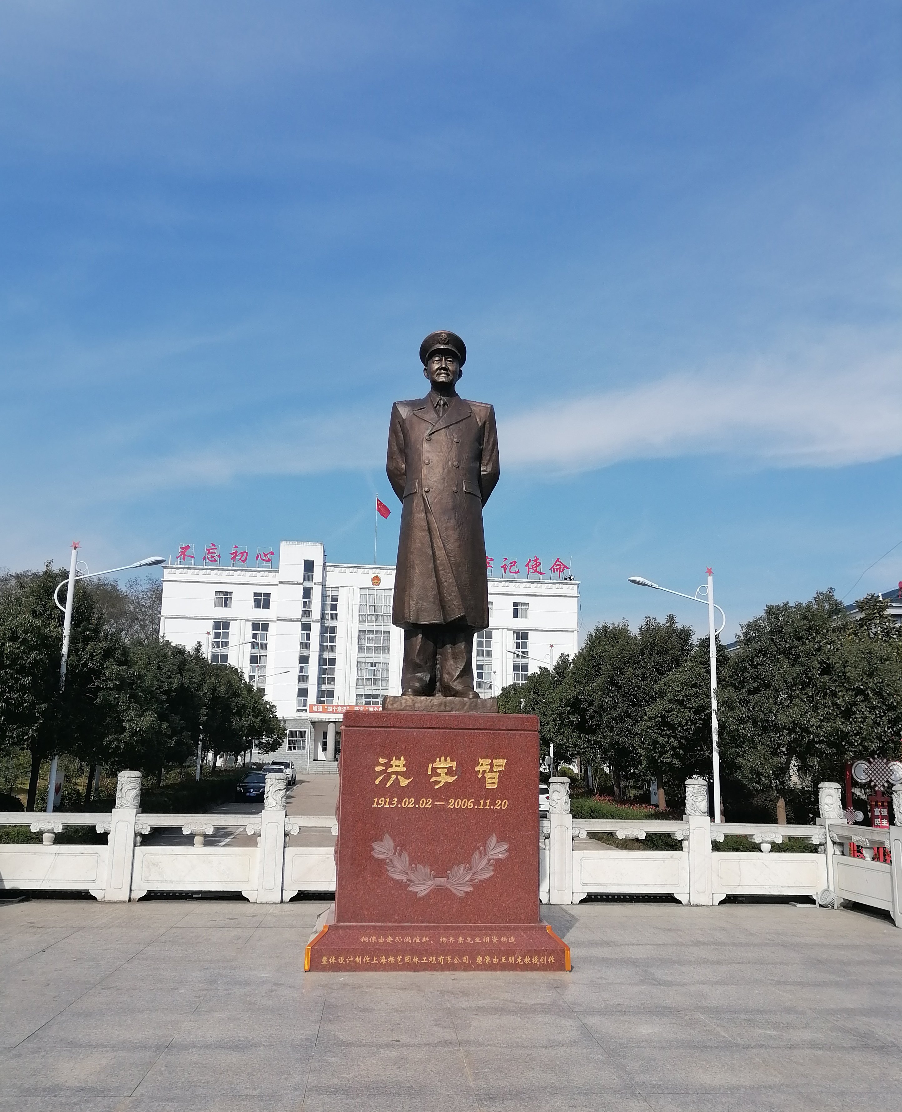 墓园铜韵，不朽的人文影象