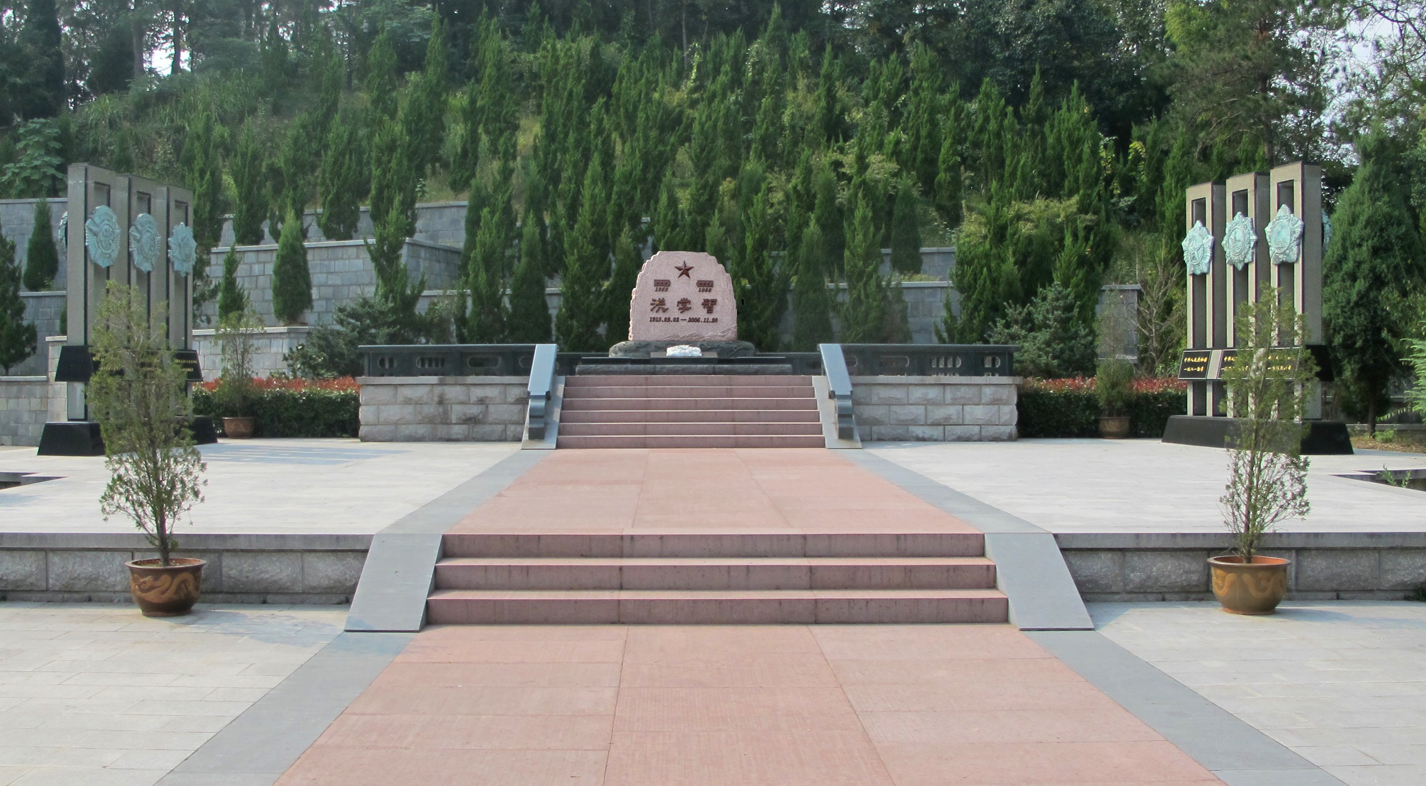 为什么墓园必要红色文化？